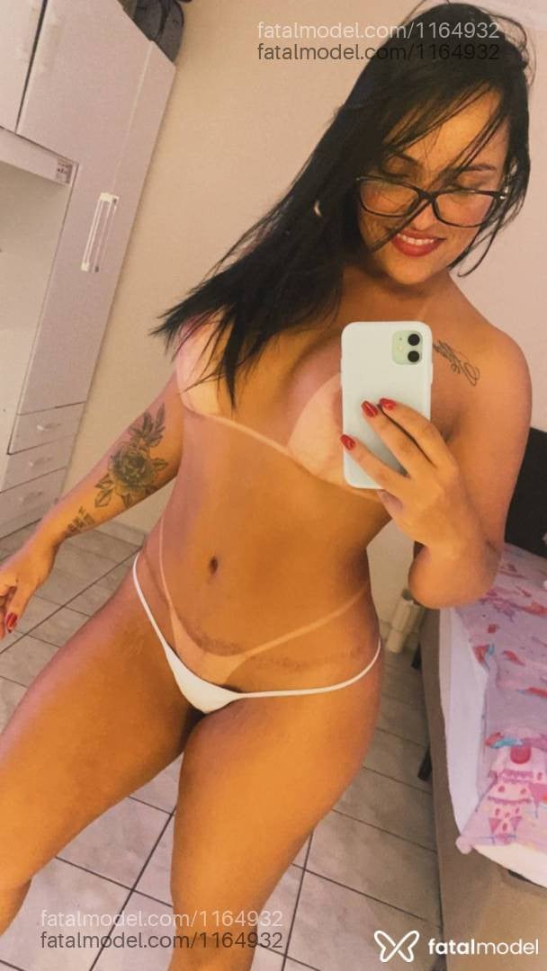 Acompanhante mulher morena (o) de olhos castanhos - Melyssa