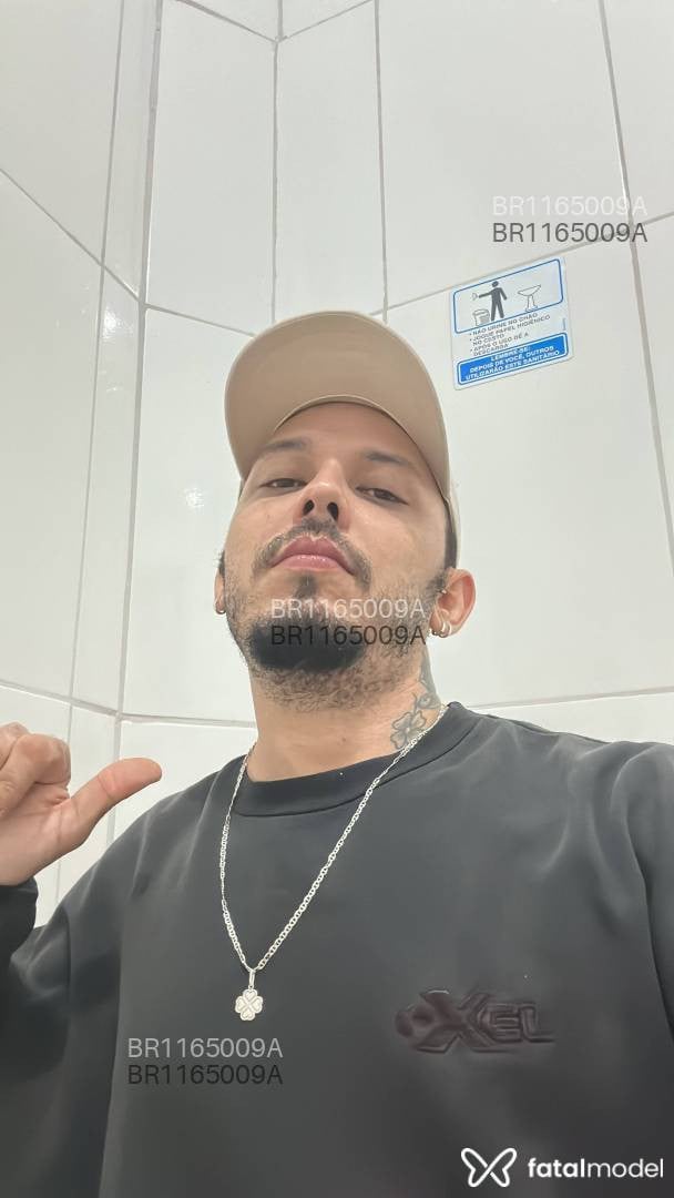 Acompanhante homem com cabelo castanho de olhos castanhos - Gabriel Fortunato Acompanhante homem com cabelo castanho de olhos castanhos - Gabriel Fortunato