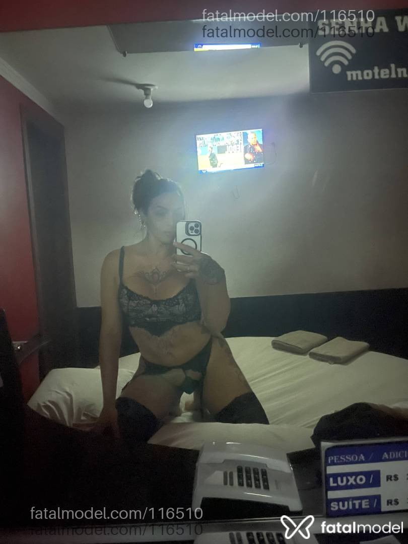 Acompanhante mulher trans loira (o) de olhos mel - Karen souza