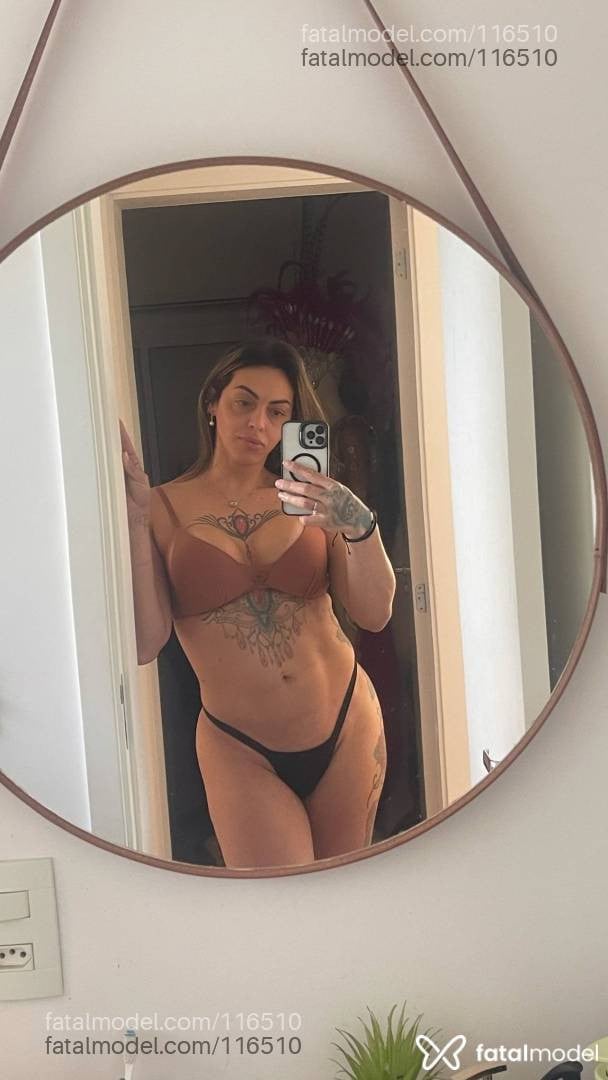 Acompanhante mulher trans loira (o) de olhos mel - Karen souza