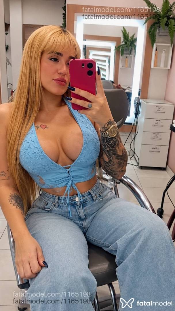 Acompanhante mulher morena (o) de olhos castanhos - Alice