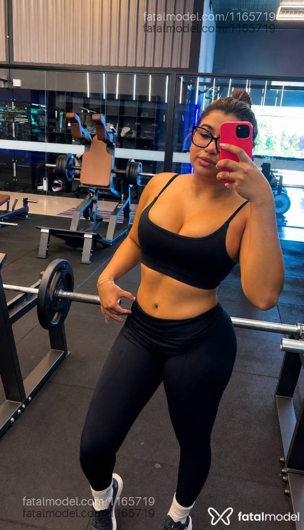 Acompanhante mulher com cabelo castanho de olhos castanhos - Camila