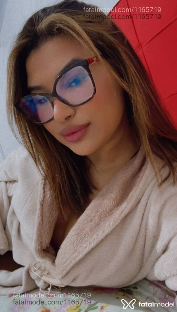Acompanhante mulher com cabelo castanho de olhos castanhos - Camila