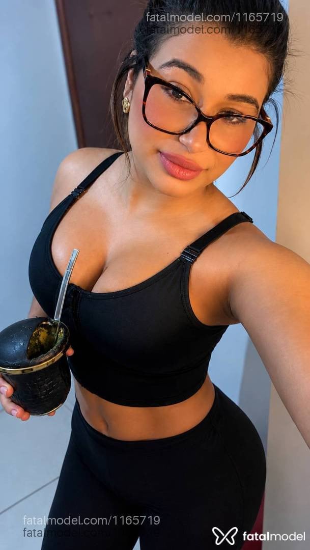 Acompanhante mulher com cabelo castanho de olhos castanhos - Camila