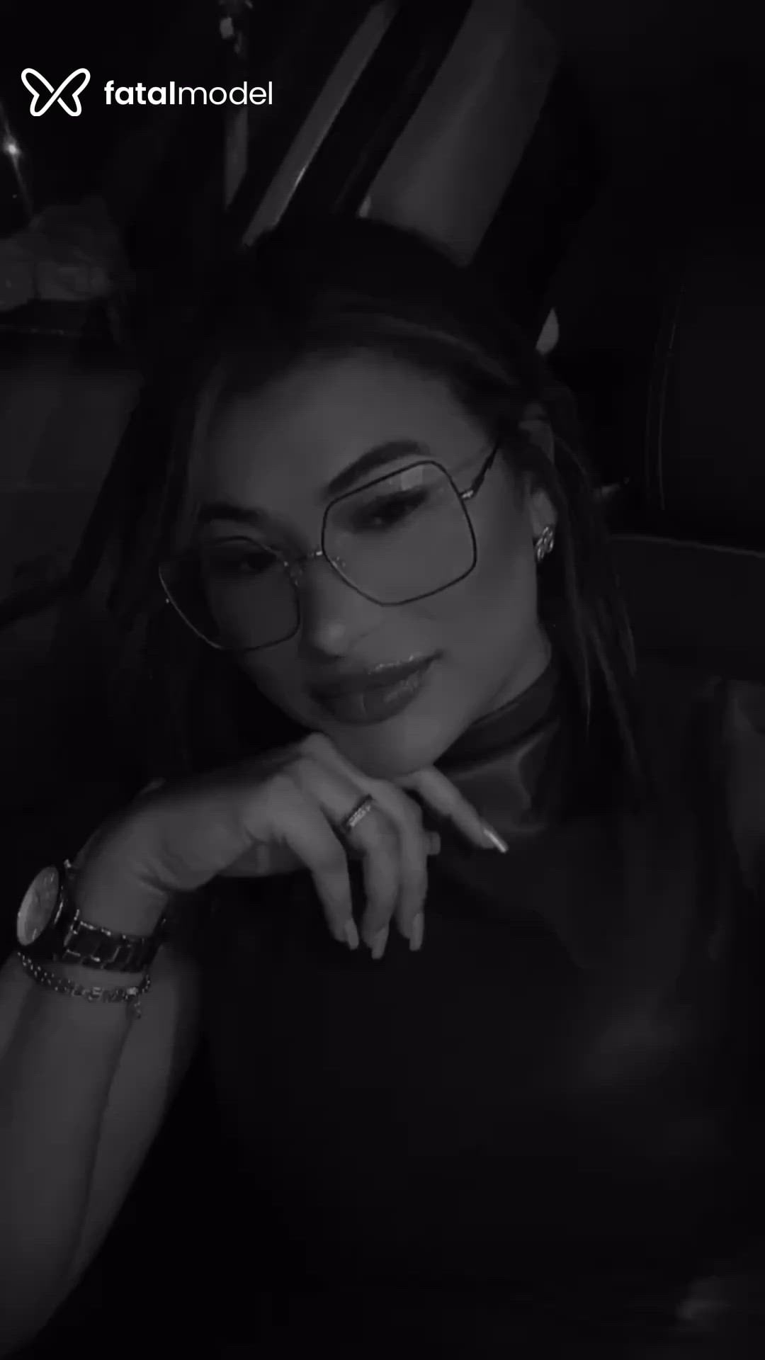 Acompanhante mulher com cabelo castanho de olhos castanhos - Camila
