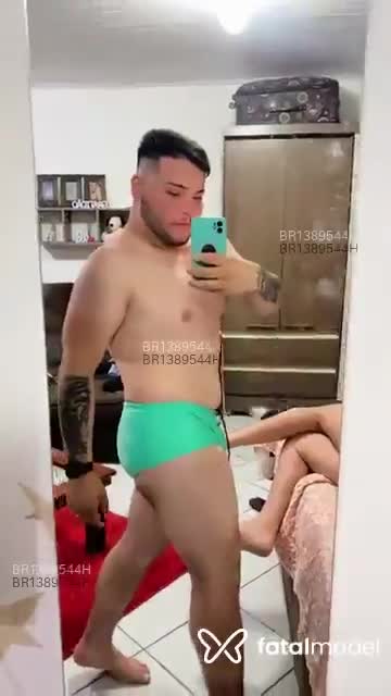 Acompanhante homem com cabelo castanho de olhos mel em Porto Alegre - Pedro
