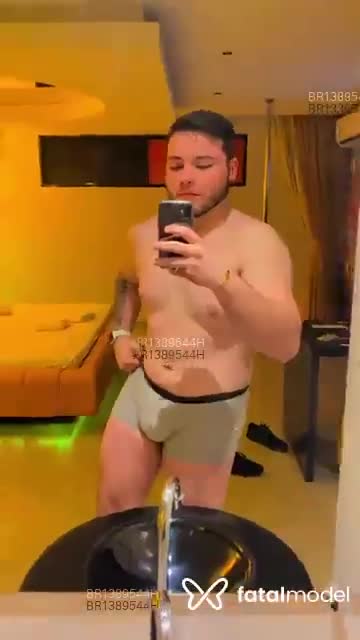 Acompanhante homem com cabelo castanho de olhos mel em Porto Alegre - Pedro