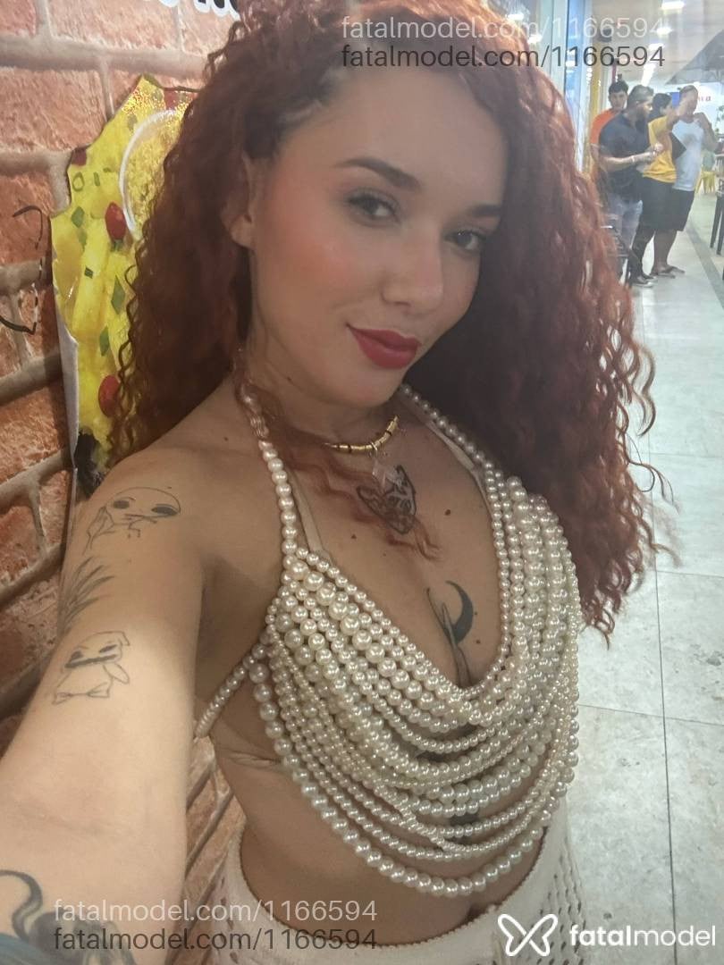 Acompanhante mulher ruiva (o) de olhos verdes - Gio Fonseca