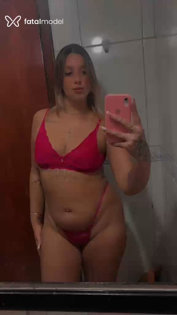 Acompanhante mulher loira (o) de olhos castanhos - Catarina