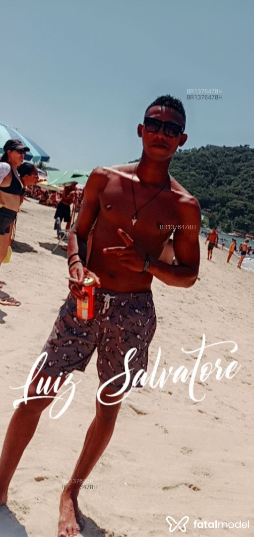 Acompanhante homem com cabelo castanho de olhos castanhos - Henrique Acompanhante homem com cabelo castanho de olhos castanhos - Henrique
