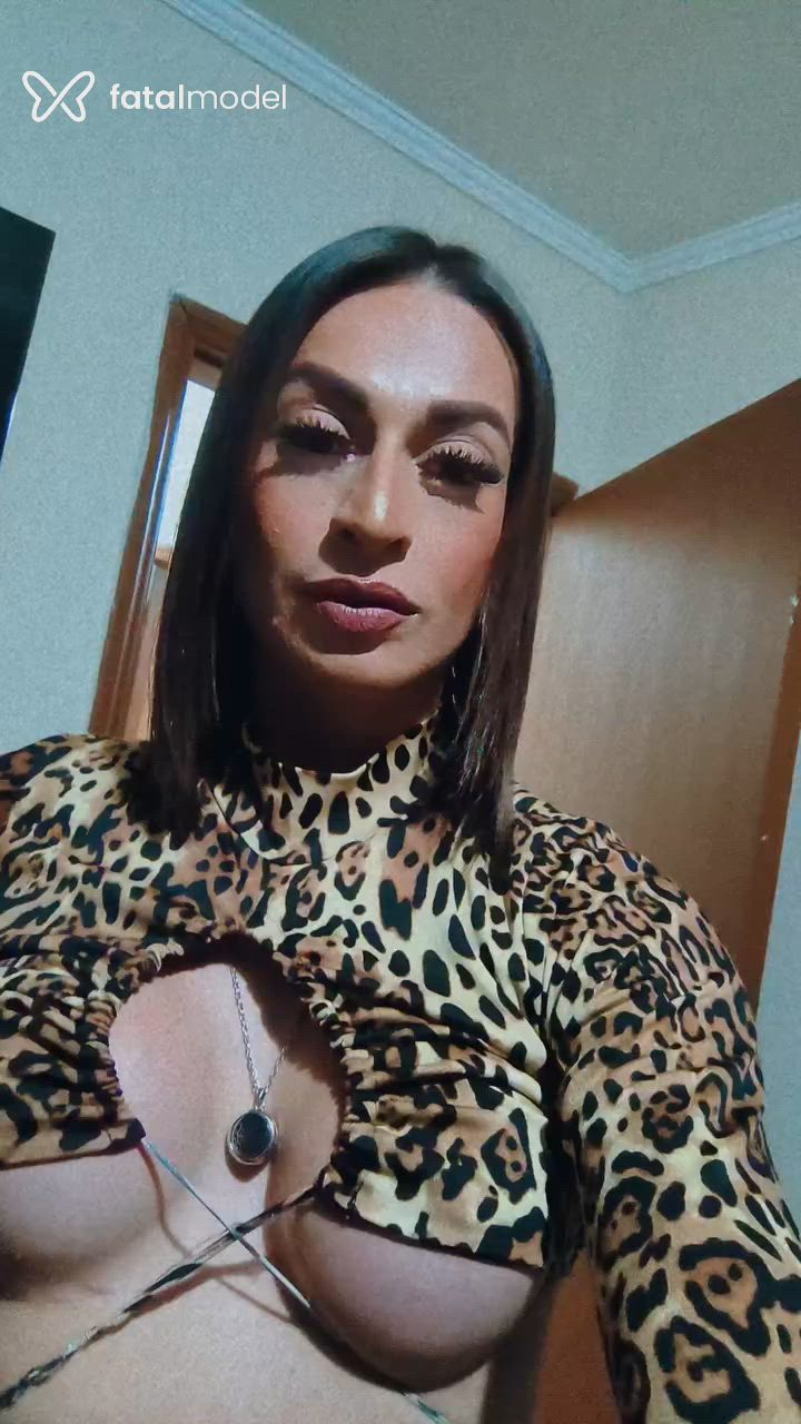 Acompanhante mulher trans com cabelo castanho de olhos castanhos - Valentina Ricci
