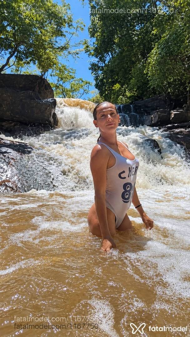 Acompanhante mulher trans com cabelo castanho de olhos castanhos - Valentina Ricci