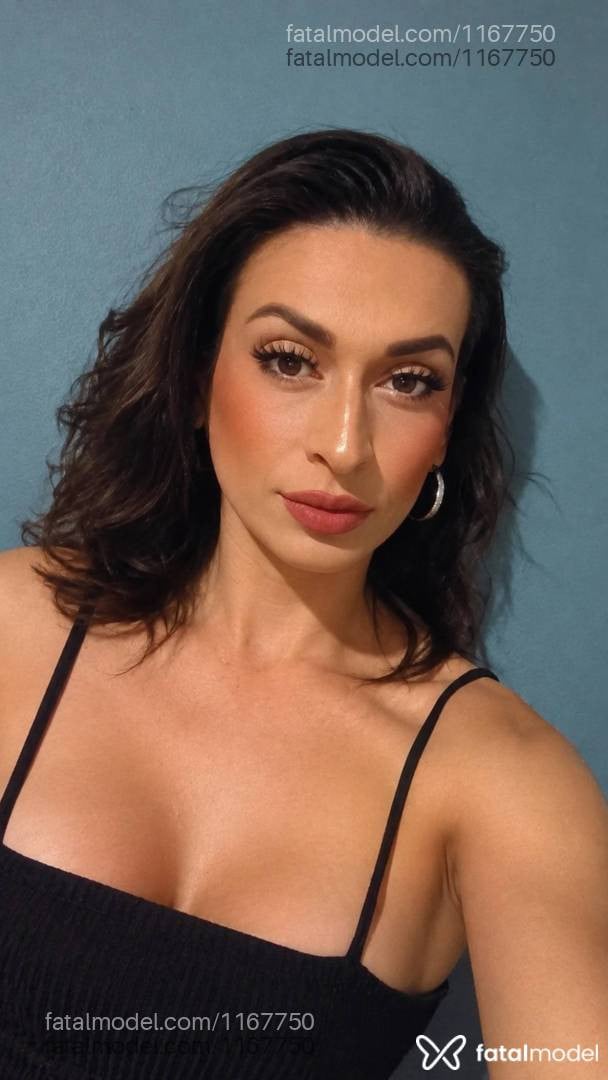 Acompanhante mulher trans com cabelo castanho de olhos castanhos - Valentina Ricci