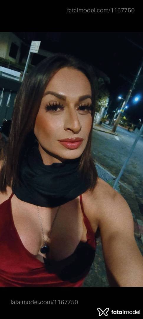 Acompanhante mulher trans com cabelo castanho de olhos castanhos - Valentina Ricci