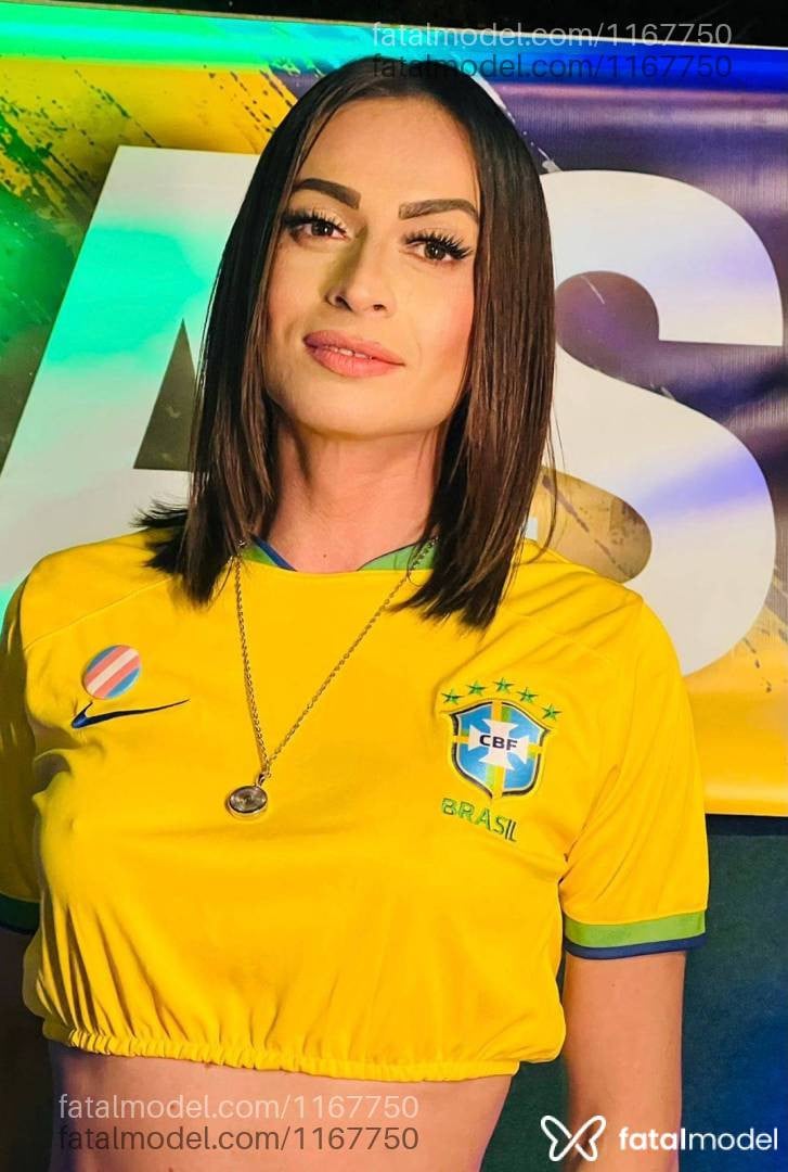 Acompanhante mulher trans com cabelo castanho de olhos castanhos em Mogi Guaçu - Valentina Ricci