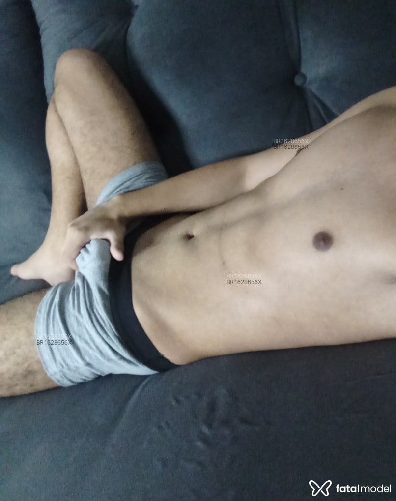 Acompanhante homem morena (o) de olhos castanhos em Porto Alegre - Kevin