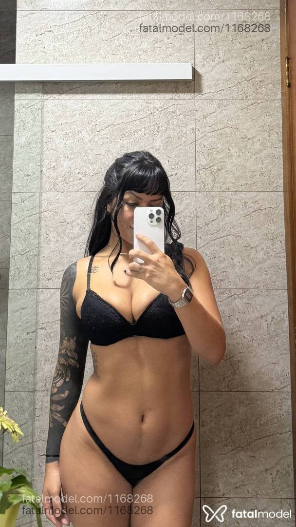 Acompanhante mulher morena (o) de olhos castanhos - Roberta