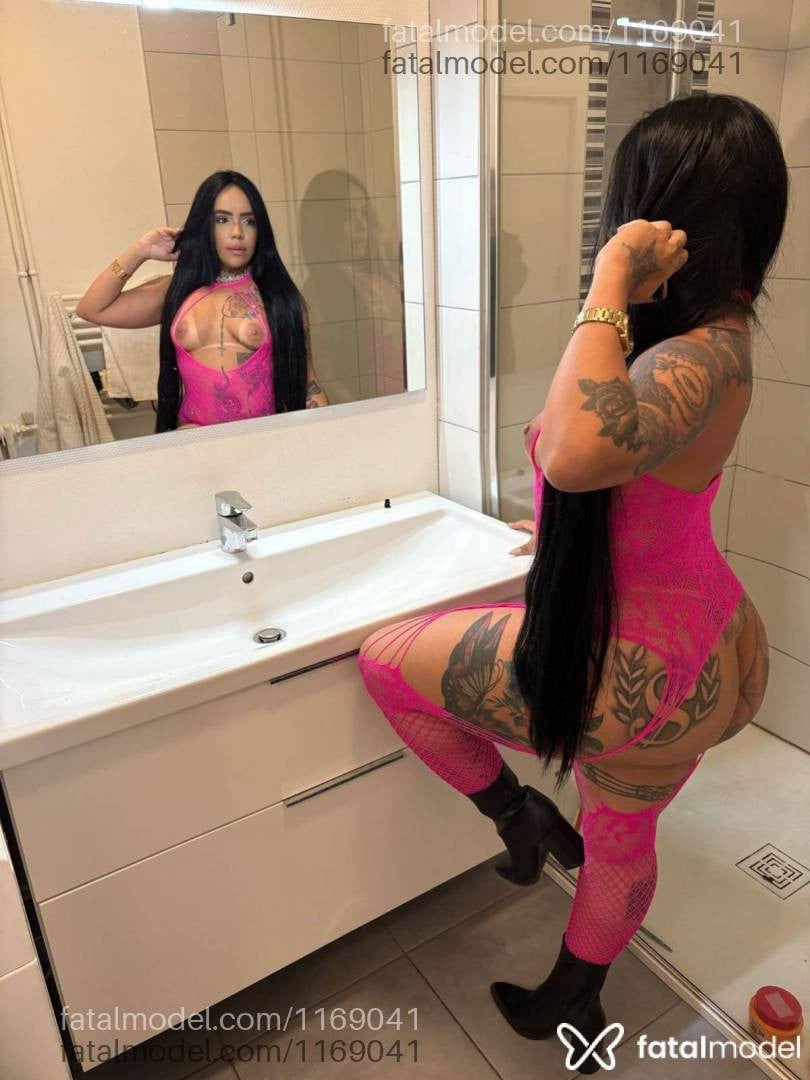 Acompanhante mulher morena (o) de olhos castanhos - Bárbara Balls
