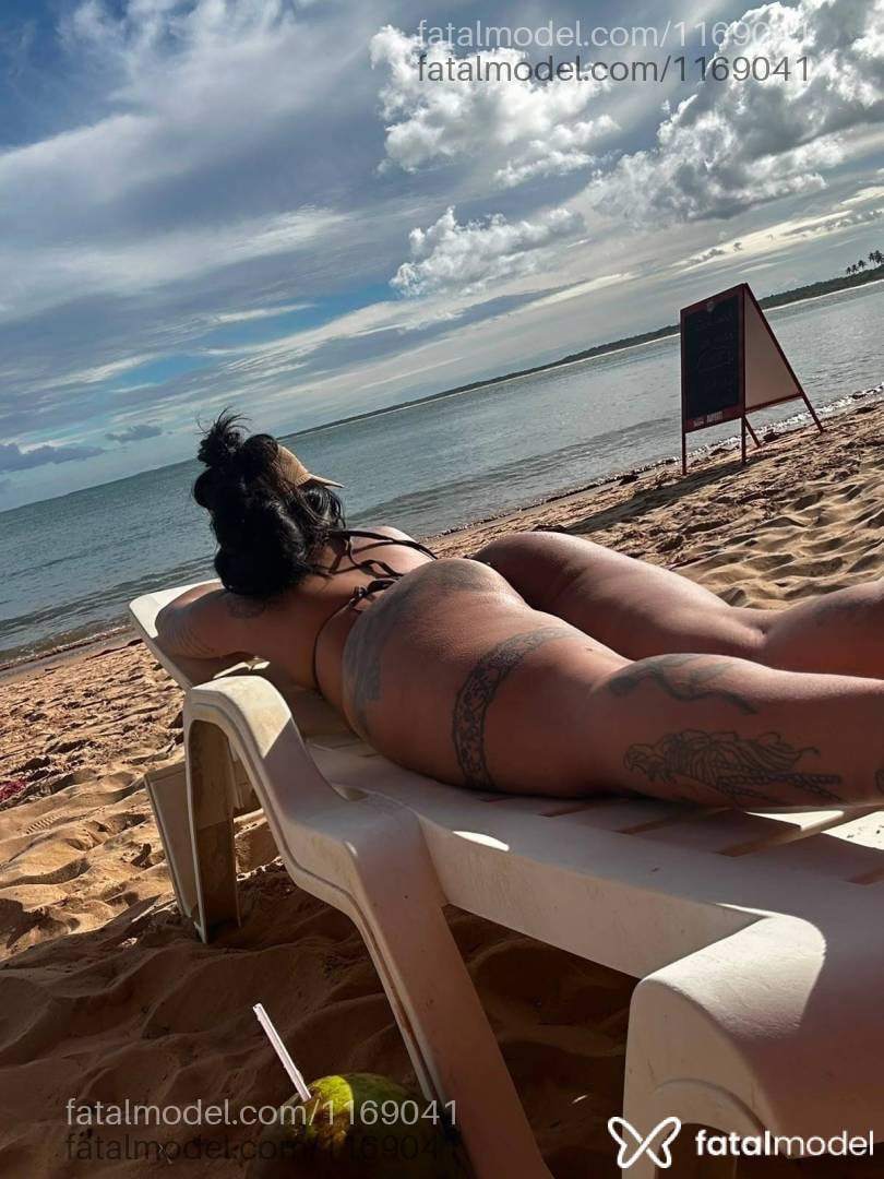 Acompanhante mulher morena (o) de olhos castanhos - Bárbara Balls