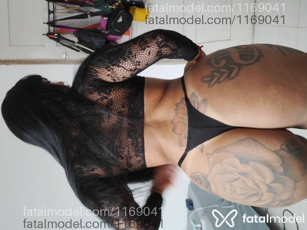 Acompanhante mulher morena (o) de olhos castanhos - Bárbara Balls