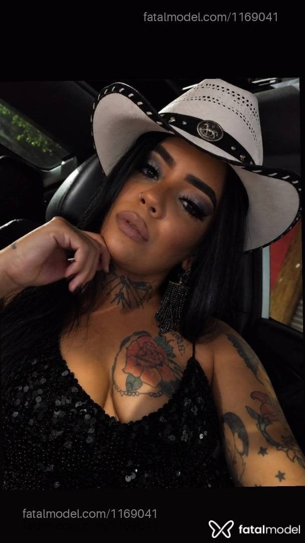 Acompanhante mulher morena (o) de olhos castanhos - Bárbara Balls