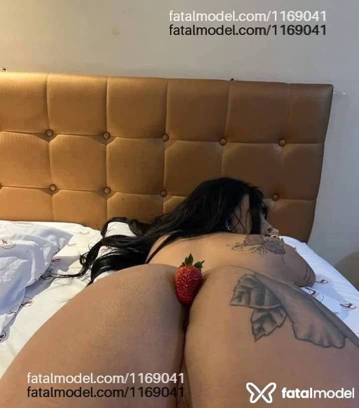 Acompanhante mulher morena (o) de olhos castanhos - Bárbara Balls