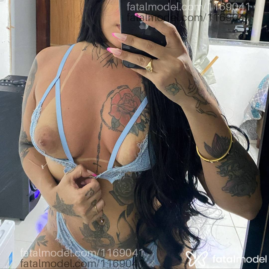 Acompanhante mulher morena (o) de olhos castanhos - Bárbara Balls