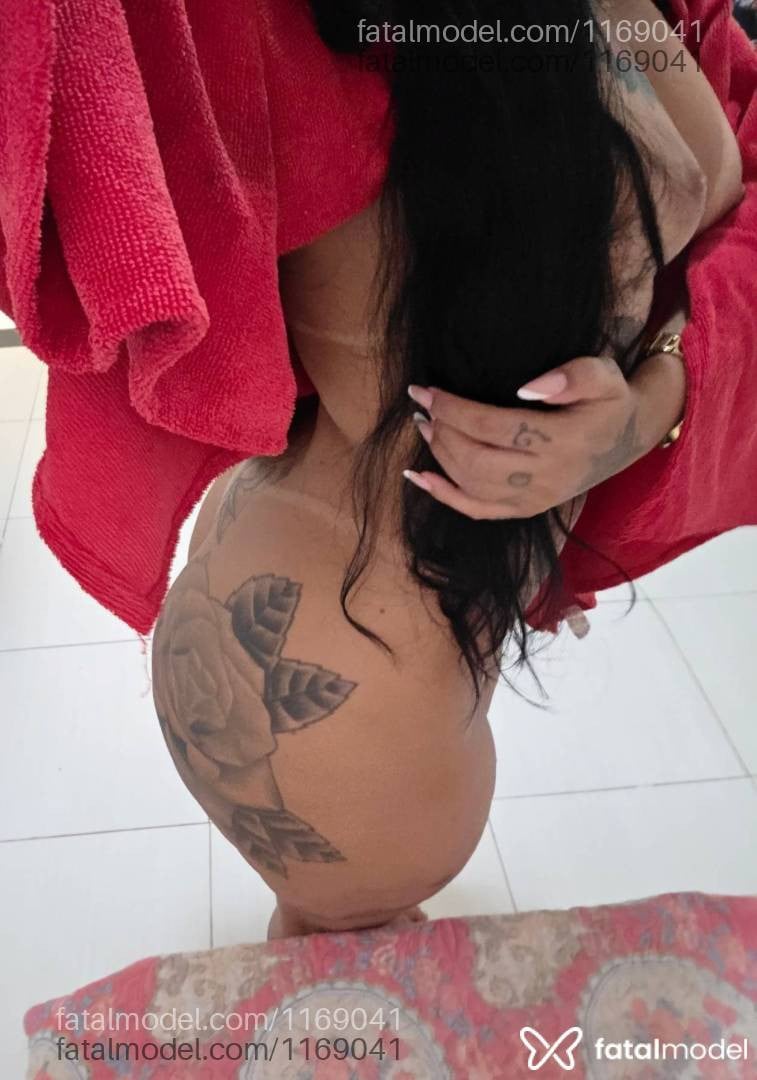 Acompanhante mulher morena (o) de olhos castanhos - Bárbara Balls