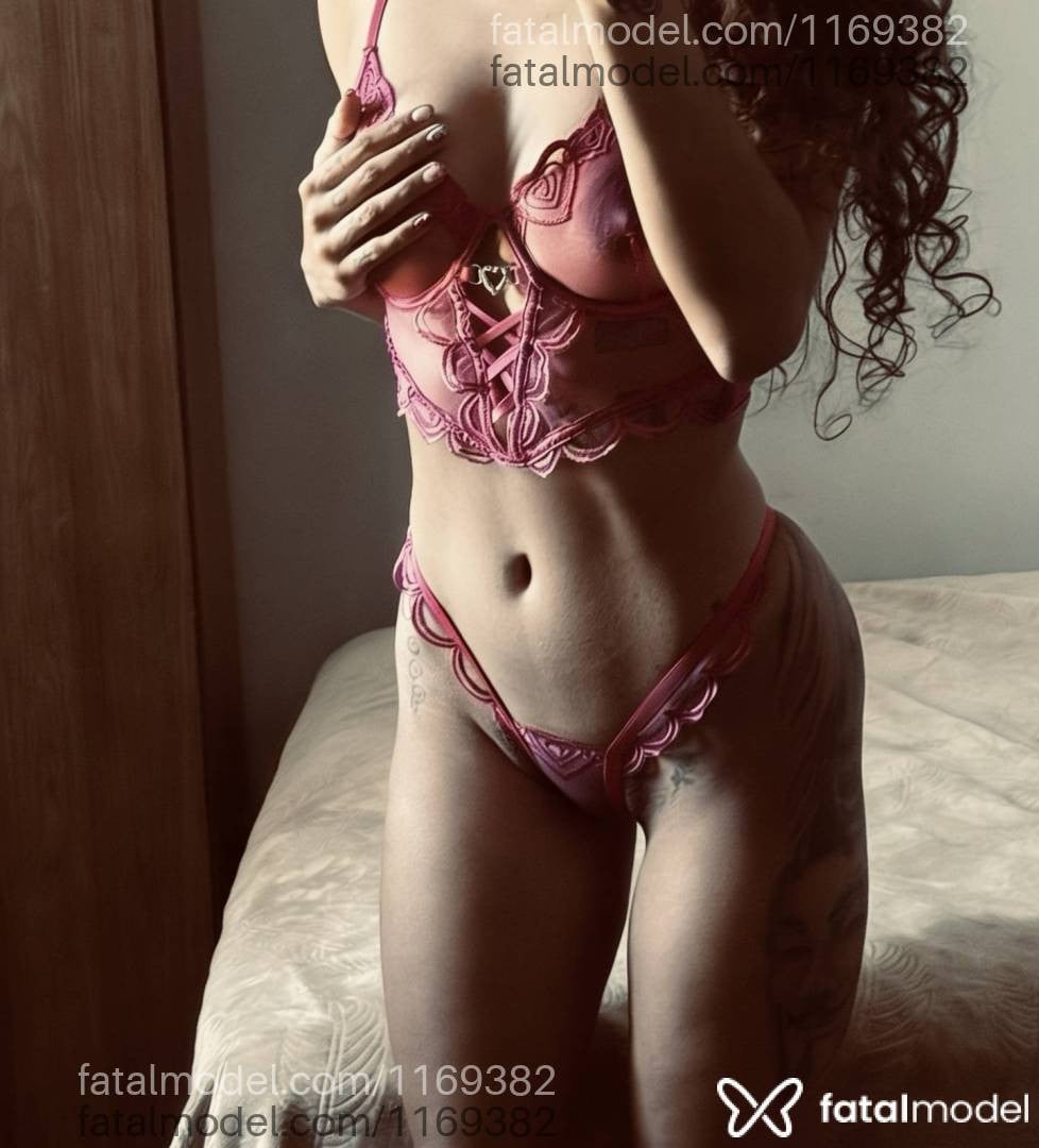 Acompanhante mulher morena (o) de olhos castanhos - Saara