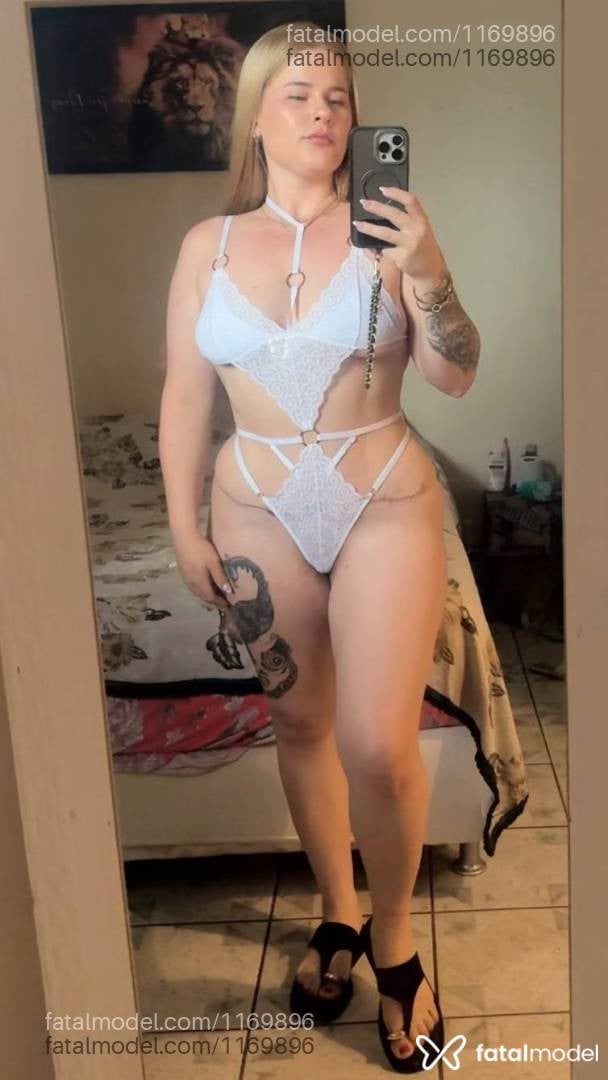 Acompanhante mulher loira (o) de olhos azuis - Jade Medeiros