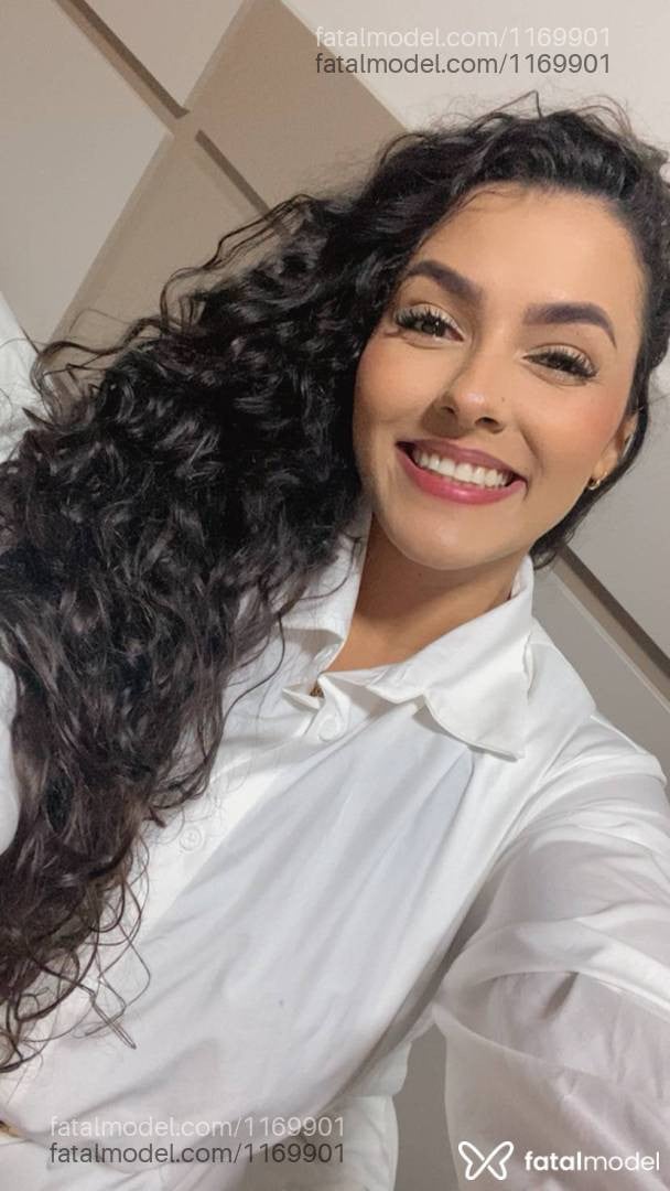 Acompanhante mulher com cabelo castanho de olhos castanhos - Manuzinha