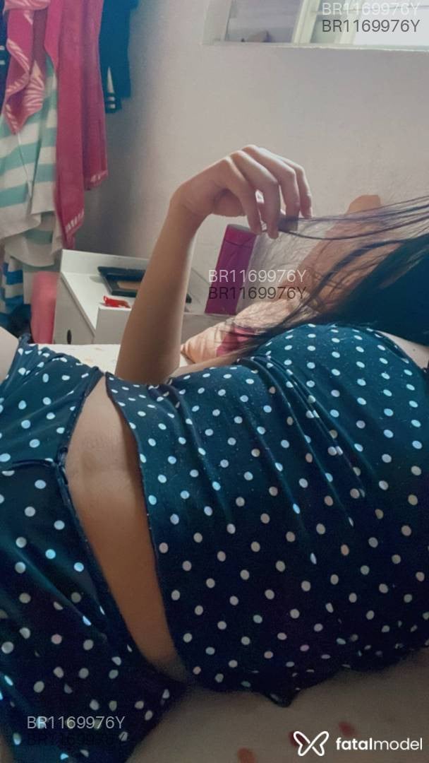 Acompanhante mulher morena (o) de olhos castanhos - Ninfetinha Acompanhante mulher morena (o) de olhos castanhos - Ninfetinha