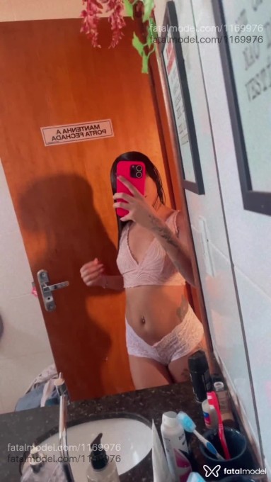 Acompanhante mulher morena (o) de olhos castanhos - Ninfetinha Acompanhante mulher morena (o) de olhos castanhos - Ninfetinha