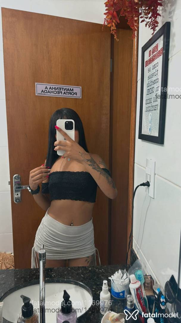 Acompanhante mulher morena (o) de olhos castanhos - Ninfetinha Acompanhante mulher morena (o) de olhos castanhos - Ninfetinha