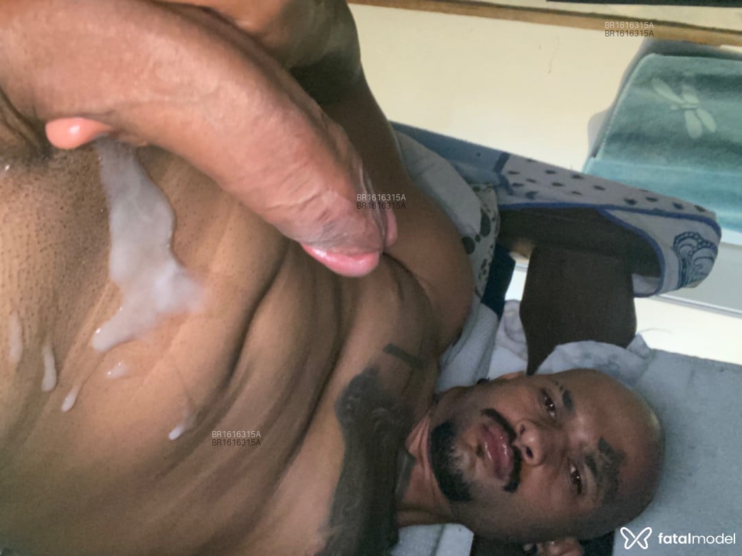 Acompanhante homem com cabelo castanho de olhos castanhos em Belo Horizonte Acompanhante homem com cabelo castanho de olhos castanhos em Belo Horizonte - Bradock