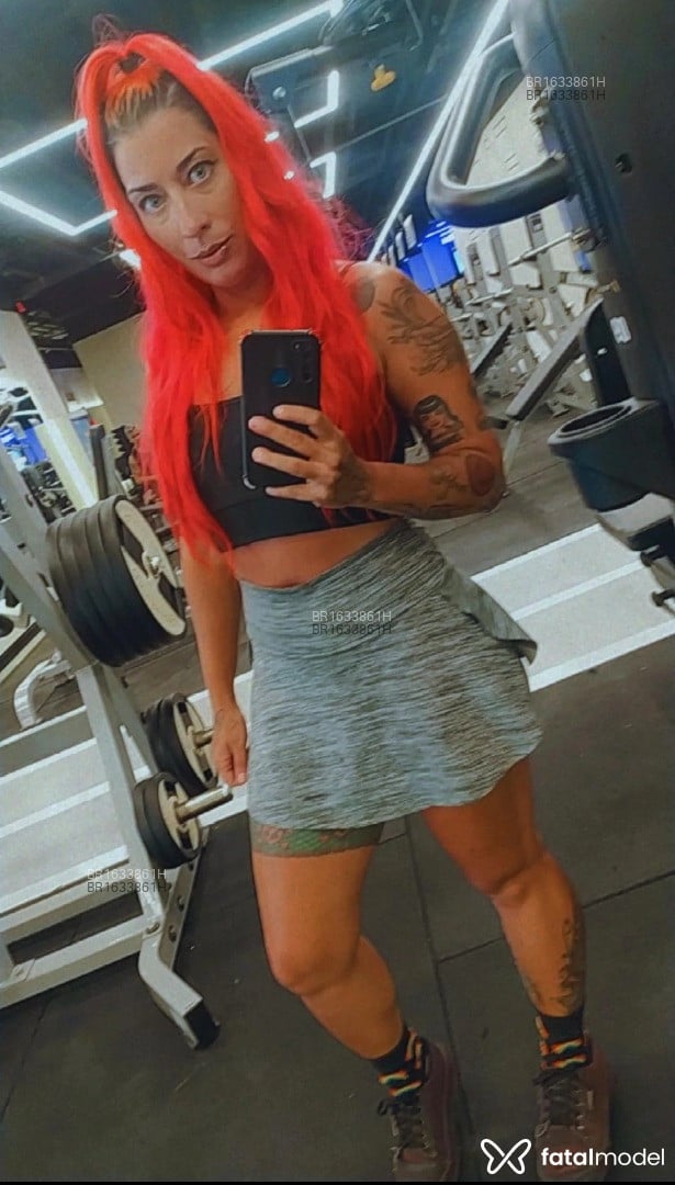 Acompanhante mulher com cabelo colorido de olhos verdes em Balneário Camboriú Acompanhante mulher com cabelo colorido de olhos verdes em Balneário Camboriú - PinkPearl