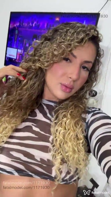 Acompanhante mulher loira (o) de olhos castanhos em Salvador - Núbia Carvalho