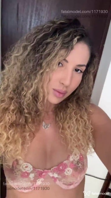 Acompanhante mulher loira (o) de olhos castanhos em Salvador Acompanhante mulher loira (o) de olhos castanhos em Salvador - Núbia Carvalho