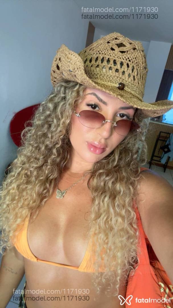 Acompanhante mulher loira (o) de olhos castanhos em Salvador - Núbia Carvalho