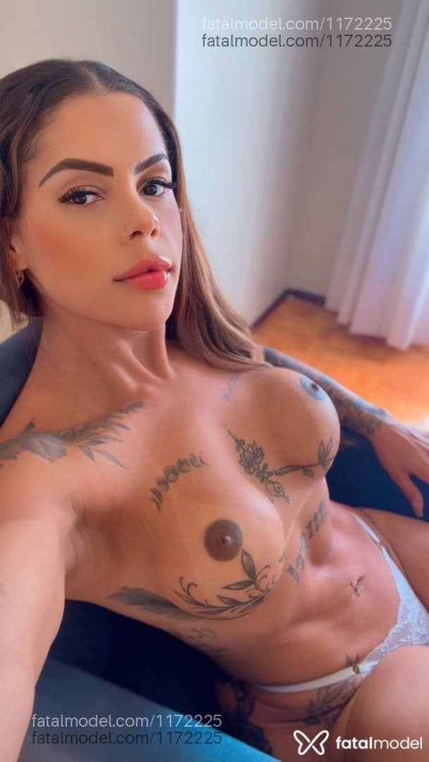 Acompanhante mulher com cabelo castanho de olhos castanhos - Júlia Ambrósio