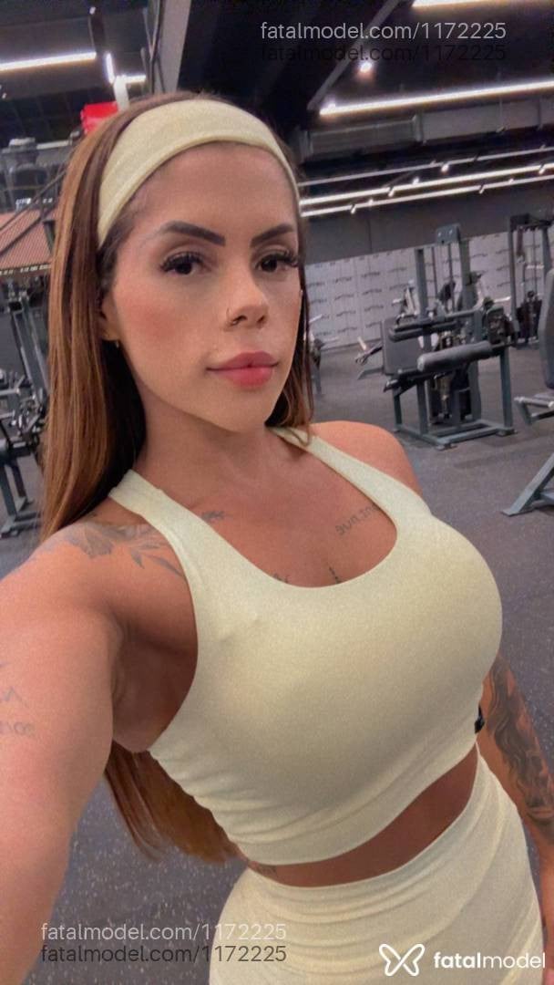 Acompanhante mulher com cabelo castanho de olhos castanhos - Júlia Ambrósio