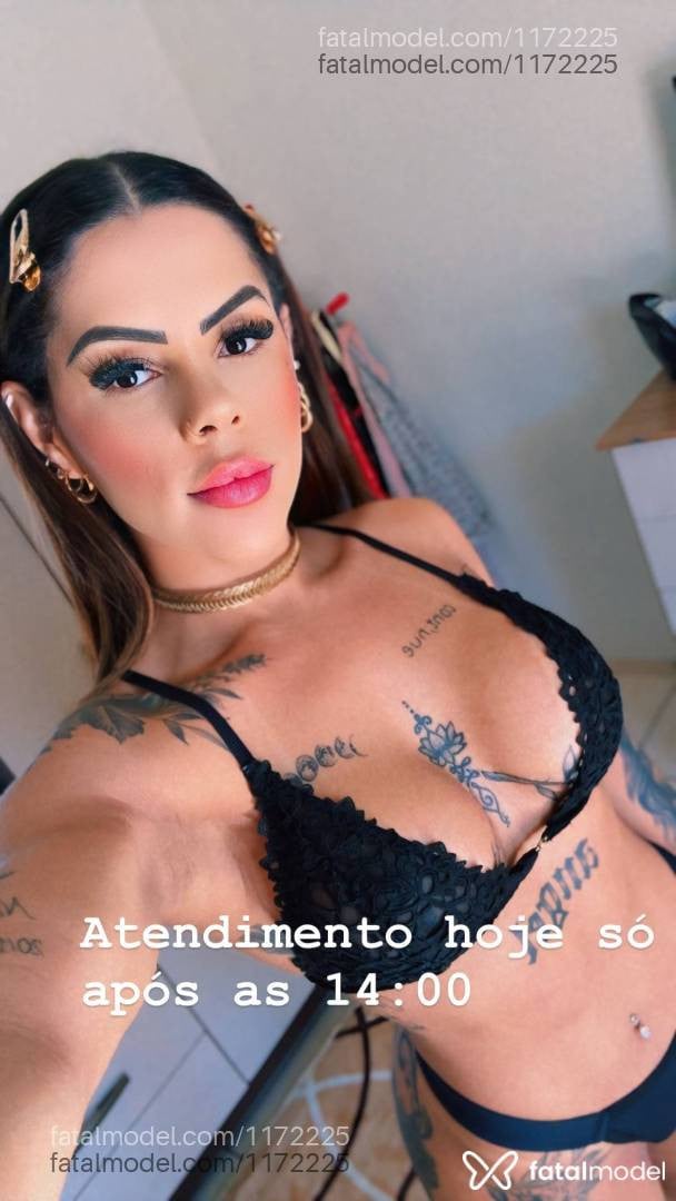 Acompanhante mulher com cabelo castanho de olhos castanhos - Júlia Ambrósio