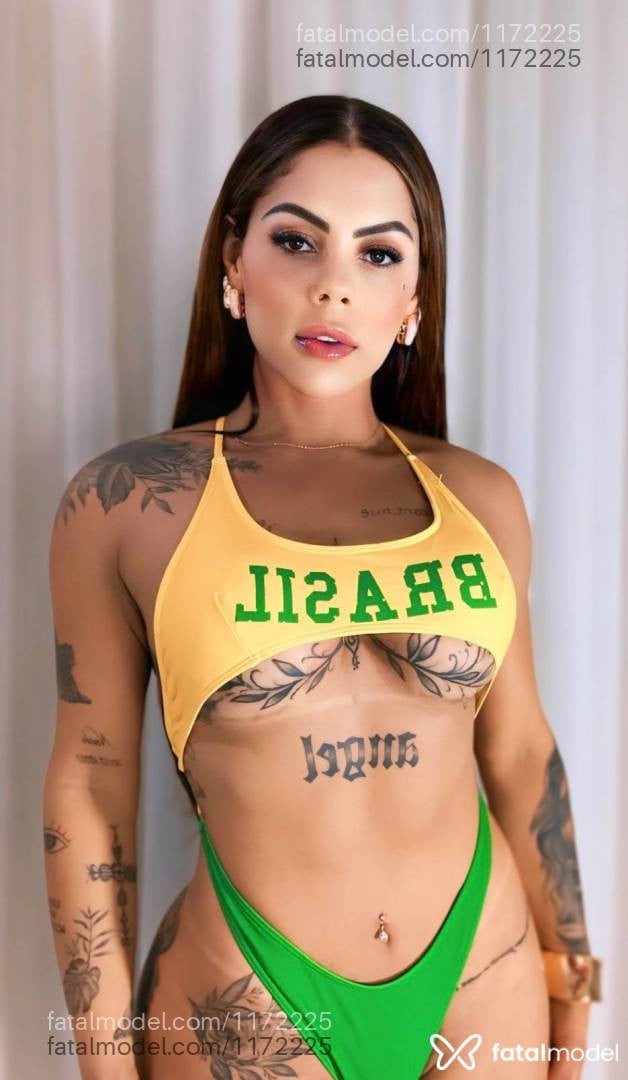 Acompanhante mulher com cabelo castanho de olhos castanhos em Maringá - Júlia Ambrósio