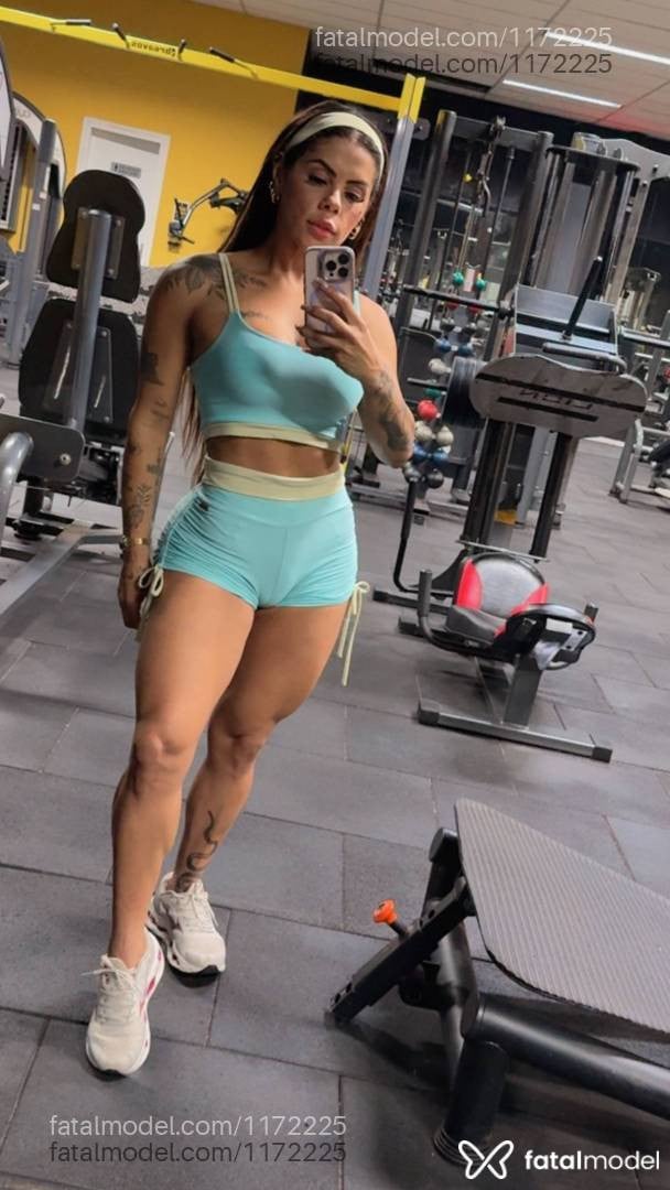 Acompanhante mulher com cabelo castanho de olhos castanhos - Júlia Ambrósio