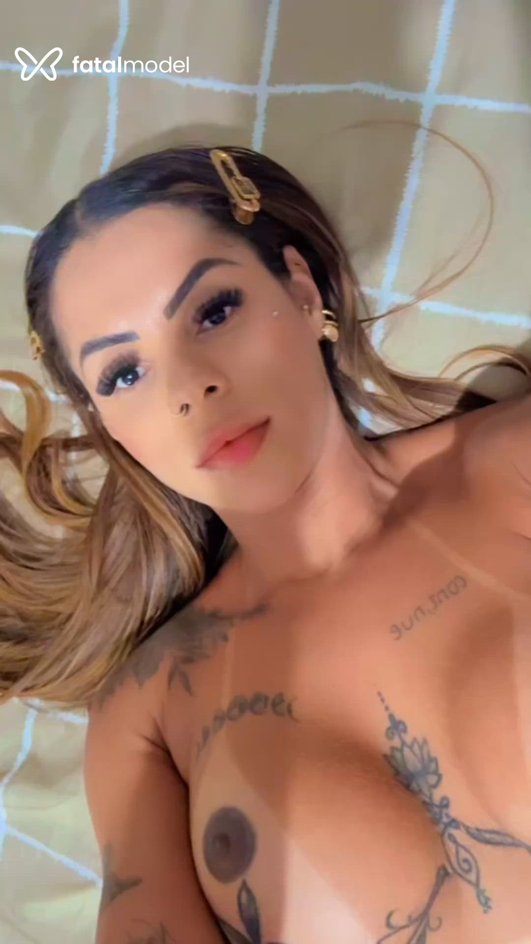 Acompanhante mulher com cabelo castanho de olhos castanhos em Maringá - Júlia Ambrósio