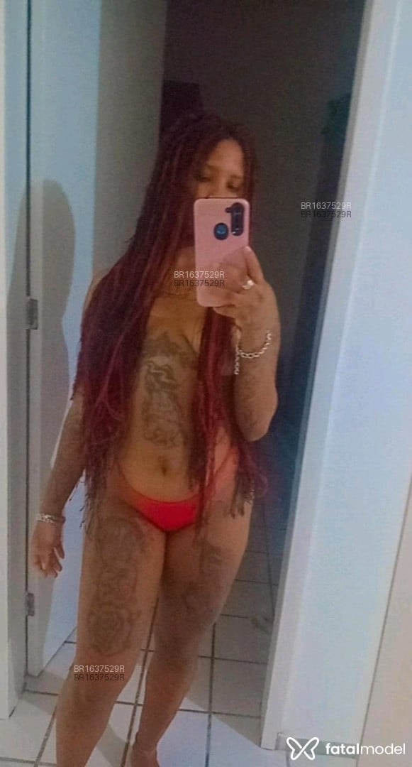 Acompanhante mulher com cabelo colorido de olhos mel em Natal Acompanhante mulher com cabelo colorido de olhos mel em Natal - Alerquyna