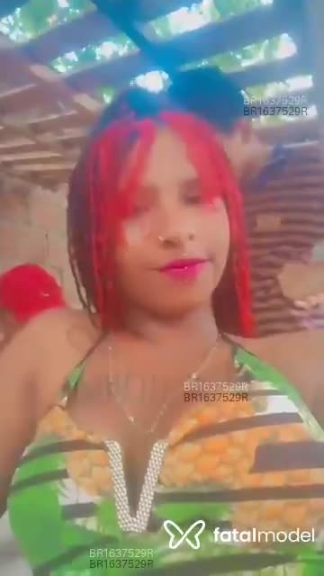 Acompanhante mulher com cabelo colorido de olhos mel em Natal Acompanhante mulher com cabelo colorido de olhos mel em Natal - Alerquyna