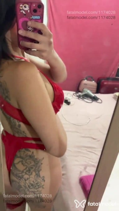 Acompanhante mulher trans com cabelo castanho de olhos castanhos em Porto Alegre - Livya castro