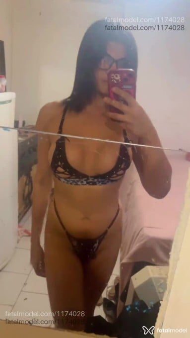 Acompanhante mulher trans com cabelo castanho de olhos castanhos em Porto Alegre - Livya castro