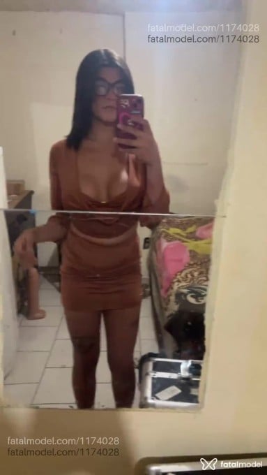 Acompanhante mulher trans com cabelo castanho de olhos castanhos em Porto Alegre - Livya castro